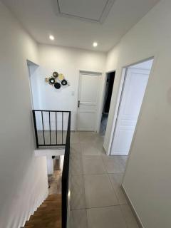 Luxueuse Villa Neuve avec Jardin - 8