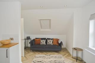 Loft Apartment with Parking, walk to shops & bars - Southend-on-Sea - 5