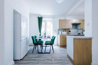 Stunning 3-Bed home in Manchester by 53 Degrees Property, Ideal for Contractor Groups & Long-term Business, FREE Parking - Sleeps 7! - Manchester - 2