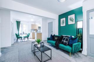 Stunning 3-Bed home in Manchester by 53 Degrees Property, Ideal for Contractor Groups & Long-term Business, FREE Parking - Sleeps 7! - Manchester - 6