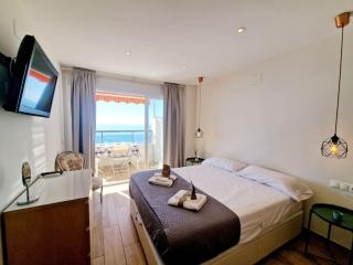 Beachfront Dream: Prime Location with Sea Views - Fuengirola - 3
