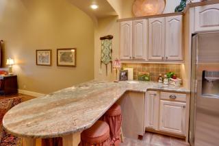 Beautiful Central Fayetteville Townhome with Views! - Fayetteville - 3