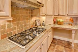 Beautiful Central Fayetteville Townhome with Views! - Fayetteville - 2