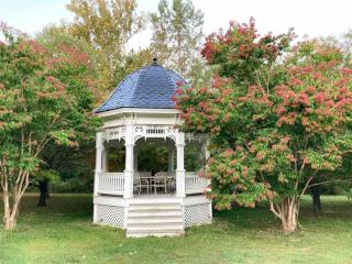 Carriage House Farm-stay near Rocky Fork Lake - Hillsboro - 7