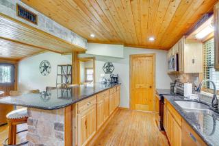 Deck and Fire Pit Unique Pottsboro Haven - 4