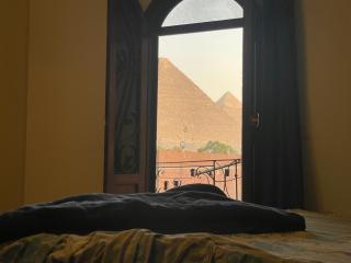 Pyramids front Giza flat - Le Caire - 0