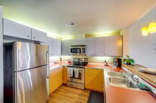 Chelan Home Views, Pool, Hot Tub, and Beach Access - Chelan - 1