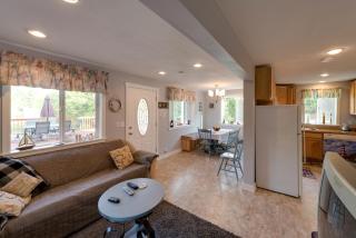 Herron Island Cabin with Deck Walk to Beach! - Lakebay - 6