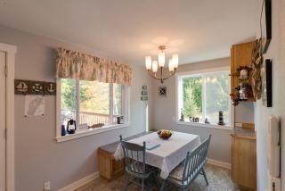 Herron Island Cabin with Deck Walk to Beach! - Lakebay - 5