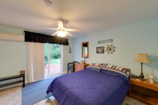 Herron Island Cabin with Deck Walk to Beach! - Lakebay - 1