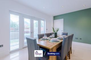 4 Bedroom By Harperletting Short Lets & Serviced Accommodation Chester With Detached Games room Drive Long or Short stays - 7