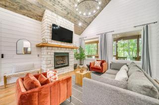 Riverfront Broken Bow Cabin with Private Hot Tub! - Broken Bow - 7
