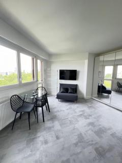 Apartment HOME in Paris with View, 15min direct to center - Parijs - 0