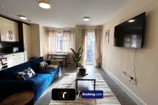 Stylish 2 Bedroom Flat By Tara Stays Short Lets & Serviced Accommodation Watford With Free Parking & Nearby Warner Studios - Watford - 8
