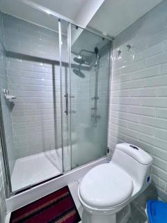 Bien ubicado y Amplio depto - 8