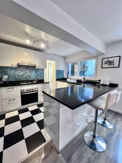 Bien ubicado y Amplio depto - 3