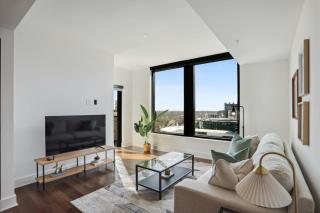 Luxury Midtown Gem - 3