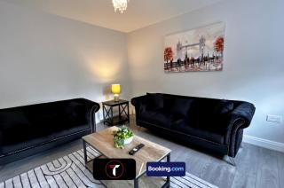 Spacious 4 Bedroom By Tara Stays Short Lets & Serviced Accommodation Aldershot With Free WiFi & Garden - 6