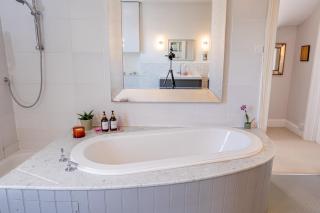 Panda Santuaries, Art House - Bath - 5