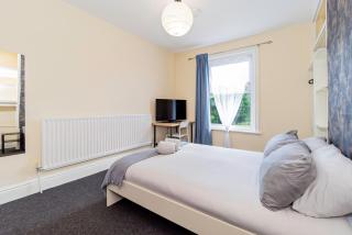 Shirley House 5, Guest House, Self Catering, Self Check in with smart locks, use of Fully Equipped Kitchen, close to City Centre, Ideal for Longer Stays and Fawley contractors - 7