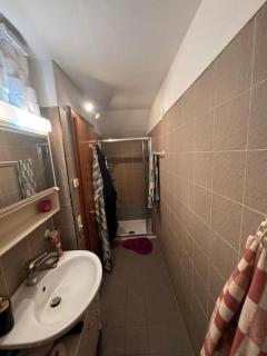 Casa indipendente con terrazzo e posto auto - Cademario - 5