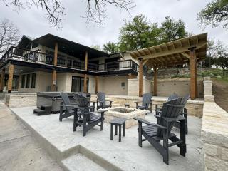 Luxury Riverfront Villa with Firepit & Gameroom! - Canyon Lake - 9