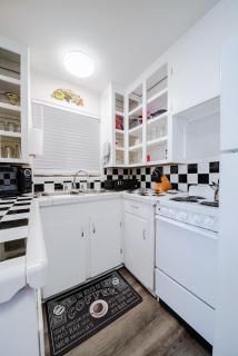 Spacious 3BR, Pool, Near Beach & Attractions - Daytona Beach - 2