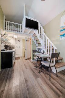Spacious 3BR, Pool, Near Beach & Attractions - Daytona Beach - 6