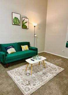 Green Oasis Stylish 1BR Retreat near Medical Center - San Antonio - 0