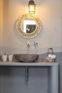 Peratsi Stone Houses - 1