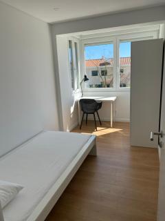 Carcavelos Beach Shared Serviced Apartment 12 - 4