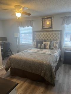 Jolly Accommodations & Suite-Sleeps 10 - Memphis - 6