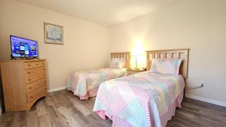 8 miles to Disney, 20 miles to Universal, private pool, spa, washer, dryer, games room, gated - Orlando - 7