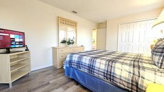 8 miles to Disney, 20 miles to Universal, private pool, spa, washer, dryer, games room, gated - Orlando - 6