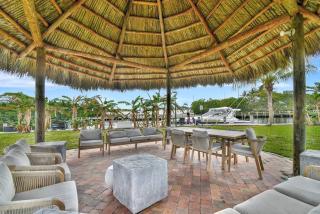 Modern Waterfront Oasis Pool BBQ Fast Wifi - 1