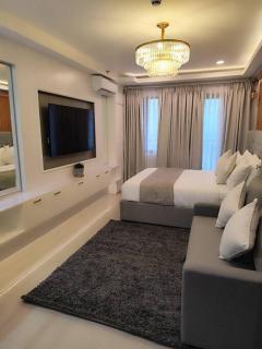 Georgia Luxe Suite at Shore 2 MOA - Manila - 0