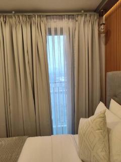 Georgia Luxe Suite at Shore 2 MOA - Manila - 6
