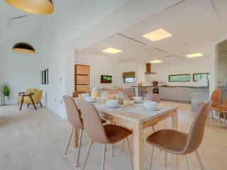 3 Bed in Hollington 93331 - Hollington - 6