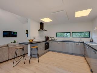 3 Bed in Hollington 93331 - Hollington - 2