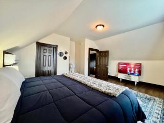 Newly Renovated Historic mansion ☆ 8 Bedrooms - Hamilton - 4