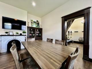 Newly Renovated Historic mansion ☆ 8 Bedrooms - Hamilton - 6