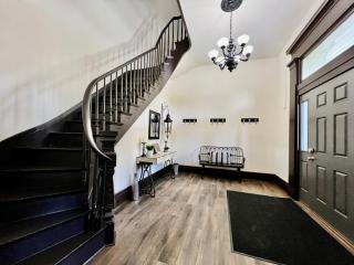 Newly Renovated Historic mansion ☆ 8 Bedrooms - Hamilton - 9