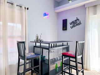 Themed house with private Game Room and Pool - Loughman - 1