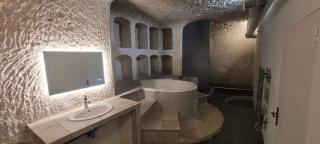 Troglodyte Baths - Saint-Étienne-de-Chigny - 2