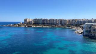 Stunning beachfront apartment in St Julians - 8