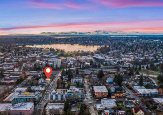 3BR 2.5BA ROOFTOP VIEW GREEN LAKE HIDEAWAY - Seattle - 7