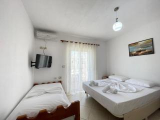 VILLA HYSA Studio's & Apartments - Sarandë - 8