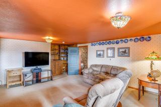 Game Room and Hot Tub Serene Grand Mountain Chalet! - Stateline - 3