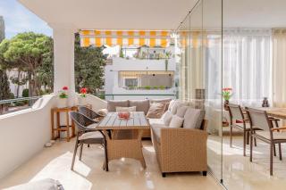 Elegant Marbella Apartment, 5-Pool Oasis, Sunlit Terrace, Garage - 3