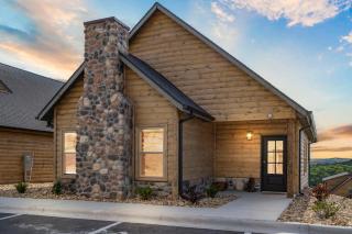 Private Hot Tub-Free Attraction Tickets-Lake Lookout-Community Indoor & Outdoor Pools - Branson - 7
